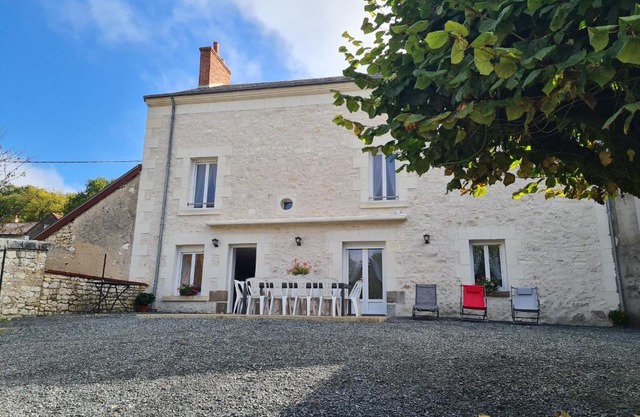 Gîte spacieux près du zoo de Beauval avec cour privative, terrasse, et équipements complets - FR-1-591-371