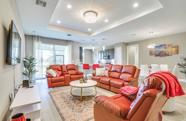 Game Tables & Screened Patio: Spacious Naples Home