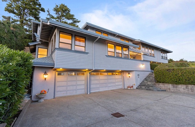 Gated 6BD Retreat: Bay Views,HotTub,Theater,Games