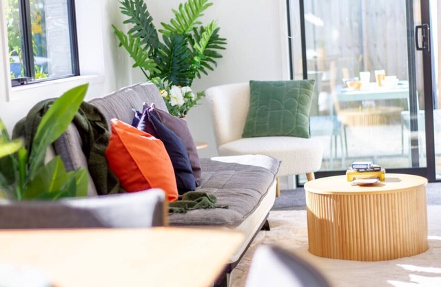 Gateway to Hagley Park - 2 Bed w/Carpark