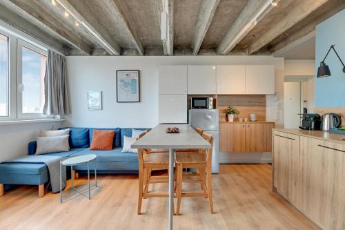 Gdynia z widokiem na morze by Downtown Apartments