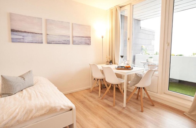 Gemütliches und helles Studio Apartment mit Balkon, Badewanne, WLAN, Parkplatz