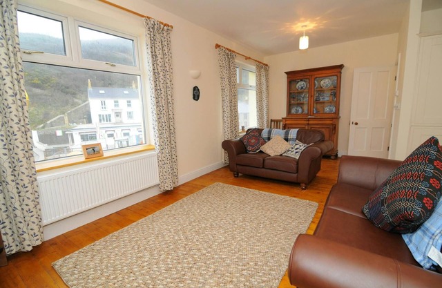 Gerlan, Llangrannog - Four Bedroom Cottage, Sleeps 8