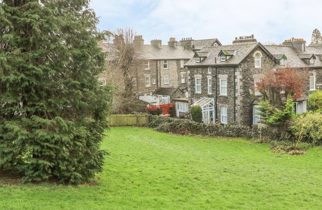 GIDDY GOOSE, pet friendly, character holiday cottage in Windermere