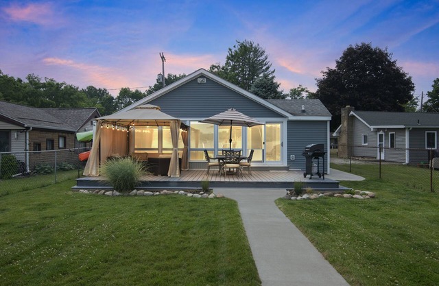 Gilletts Lake Getaway: Central Heating, Comfort & City Adventures Await