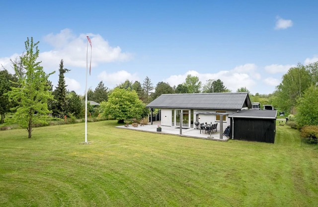 "Ginie" - 600m from the sea by Interhome