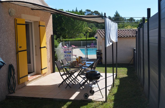 Gîte 'L'Albizia' with shared pool, Wi-Fi and air conditioning