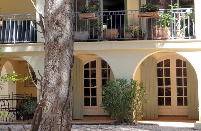 Gîte Pagnol in wooded property, swimming pool between Aix-en-Provence and Cassis.