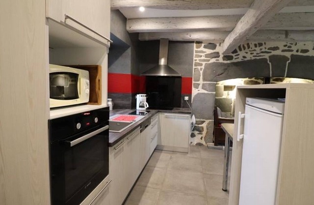 Gite Saint-Bonnet-de-Salers, 3 bedrooms, 6 persons