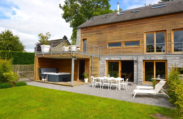 Gite with pool table, hot tub and sauna