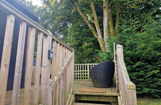 Glamping Hut - Riverside 1