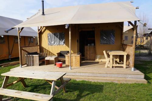 Glamping met bar en privé sanitair voor 5 Personen Sneezy
