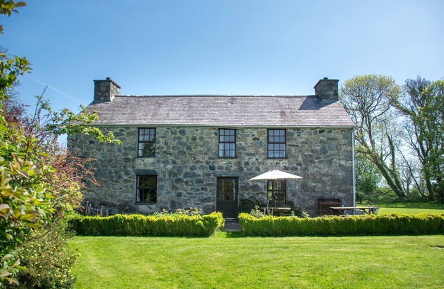 Glasfryn Fawr - sleeps 10 guests in 5 bedrooms