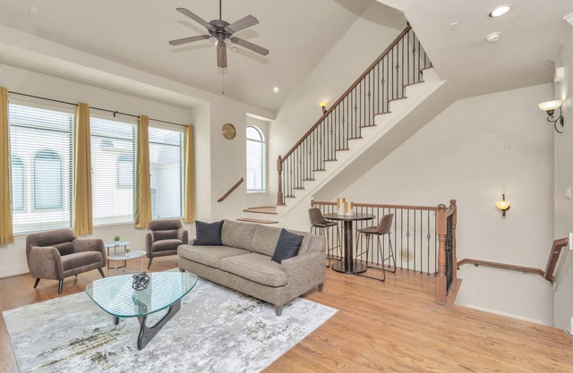 Gold&Brown Oasis/Pool/BigSuites/Sleep 12/Galleria