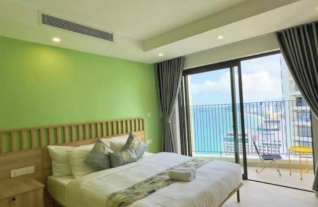 GOLD COAST 4 Bedrooms Ocean View