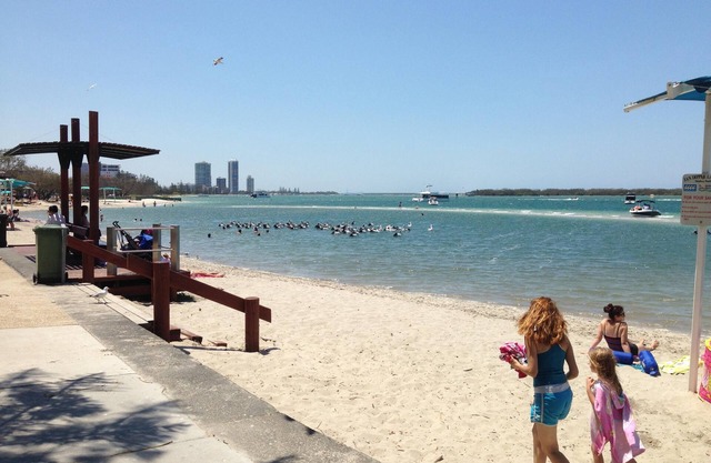 Gold Coast /Biggera Waters Private Apartment - Quiet Friendly River view