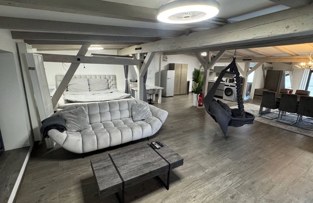 Golden Grey Loft in Bahrenfeld, Volkspark and Arena