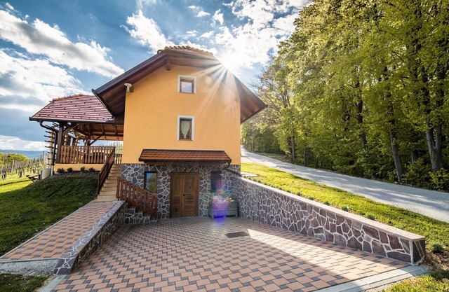 Golden Horizon Holiday Home with Terrace and Garden - One Bedroom Holiday Home with Terrace and Garden