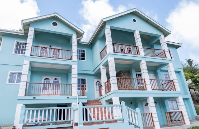 Golden Palms Apartment - Modern, self-contained single room