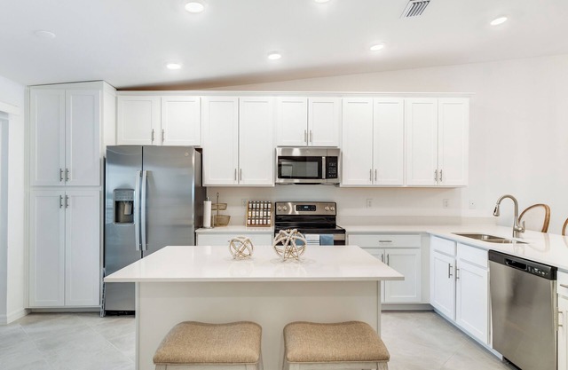 Golfer's Paradise in BRAND NEW Luxurious Condo - GOLF INCLUDED +Golf Cart Option