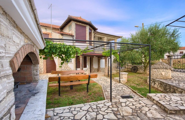 Gorgeous home in Jadreski with kitchen