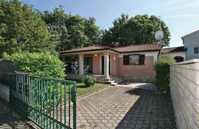 Gorgeous home in Porec with WiFi