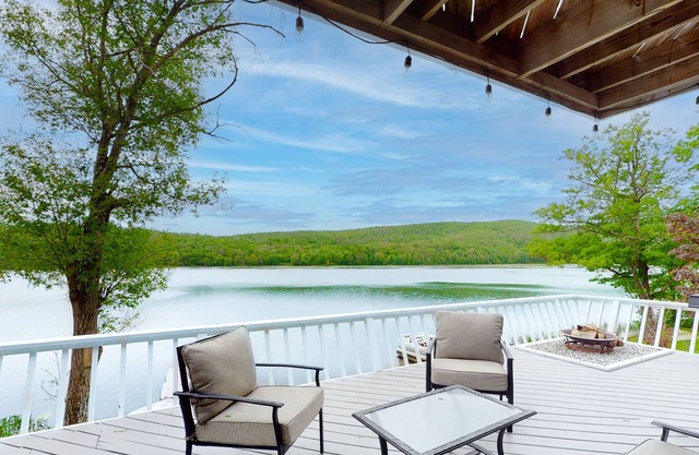 Gorgeous lakefront gem with private dock, deck, firepit, grill, fireplace & WiFi