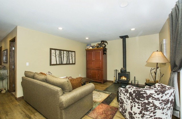 Gorgeous Lakeside hideout with views of the lake and mountains