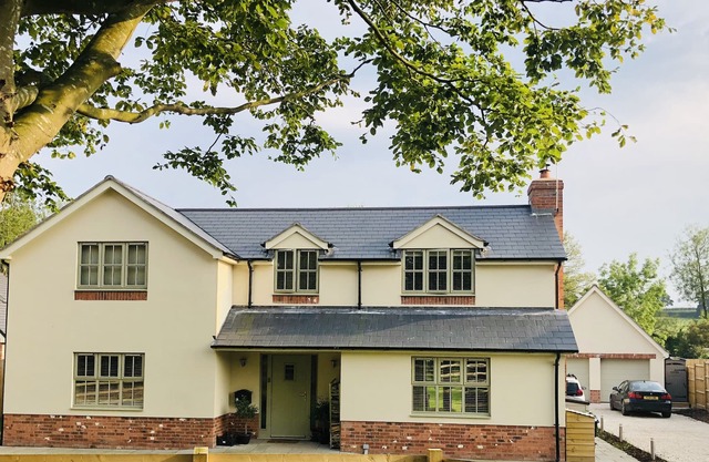 Gorgeous loft set in tranquil grounds with views of the Llangollen canal.