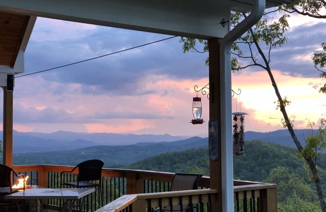 Gorgeous Mountain Views with 2 Master Suites on 5 Acres