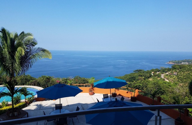 Gorgeous Poolside1-Bedroom Ocean View Condo #104