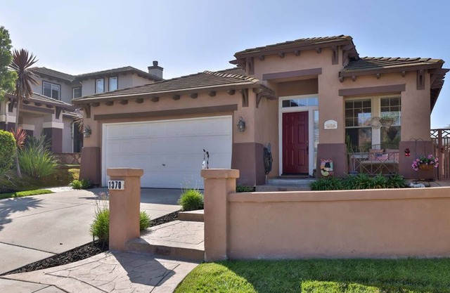 Gorgeous single family home in Award Winning Eastlake Greens!