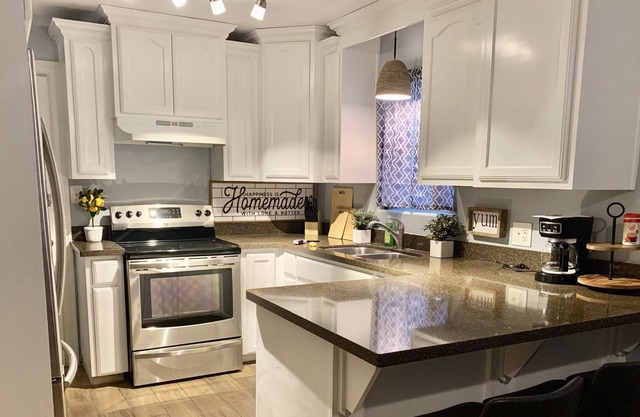 Gorgeous upgraded entire house! Off expressway