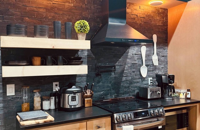 Gotham City Cabins!nSecluded “Custom Modern Cabin” overlooking Private Pond.