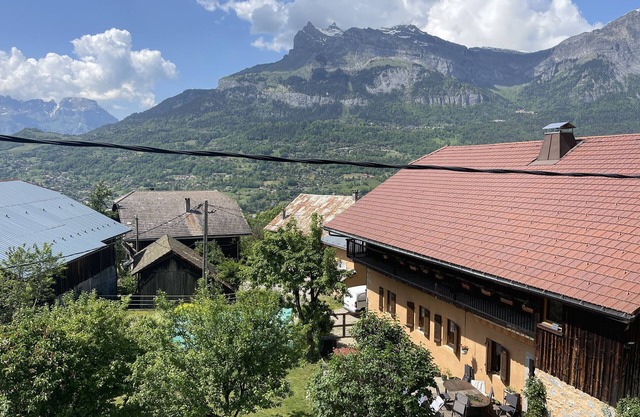 Grand Appartement Avec Très Grande Terrasse de 50m2 Dans 1 Village Haut-savoyard