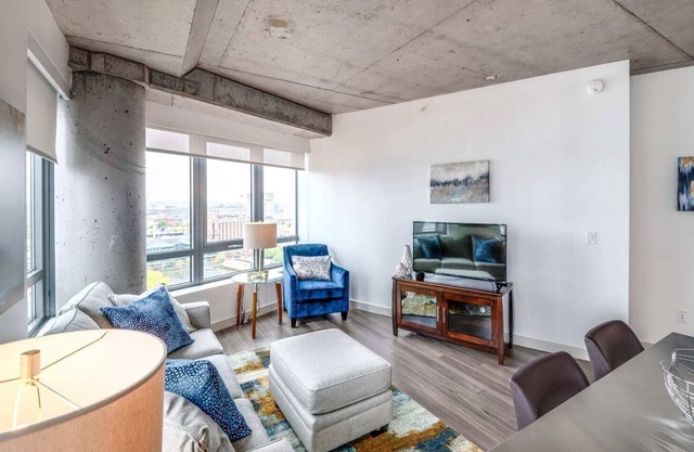 Grand Apt with Amenities