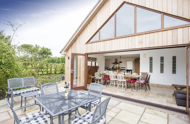 Grand Designs House with private pool, hot tub, sauna and games room