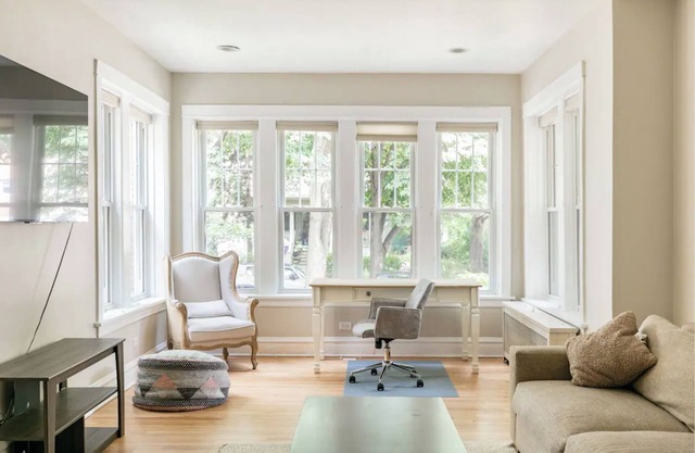 Great Evanston Home- great for traveling families! Parking Included