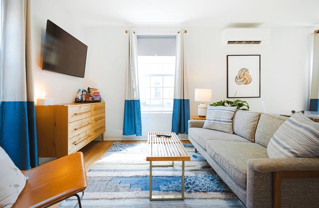 Great Island Inn - King Studio Apt - Main Street View