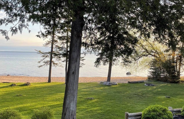 Great Lake Home with stunning Mac Bridge views, 150' private beach. Pet Friendly