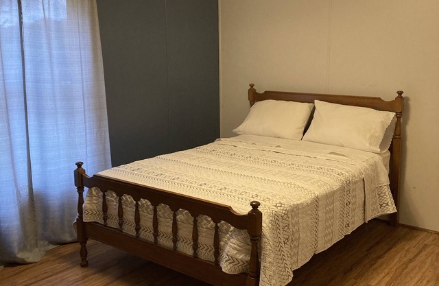 Great location for hunters/fishermen! Conveniently located near lakes and parks.