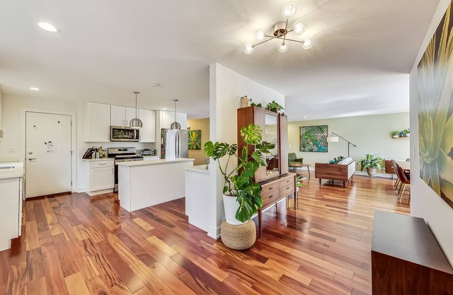 Greenhouse Inn, Evanston Northwestern Loyola Chicago. Kid Friendly w/parking