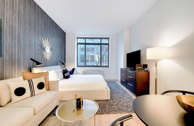 Greenwich Village Studio with Luxury Amenities