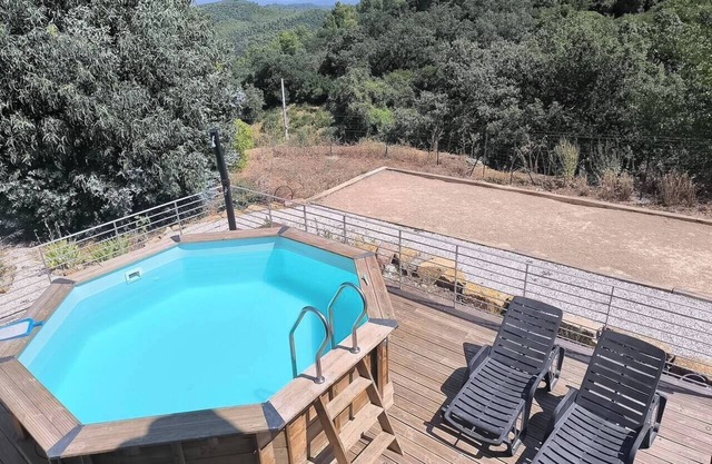 Ground floor: heated swimming pool, pétanque court