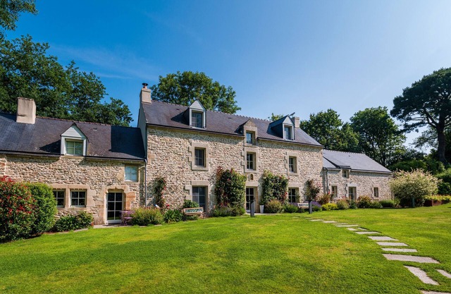 Guest Room 'Room - Spa - Pool - Sauna' with Private Terrace and Shared Garden