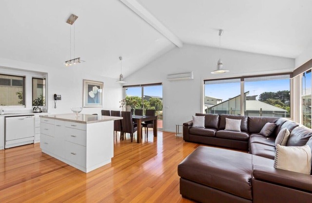 Half Moon Bay Hideaway: 1 min walk to foreshore