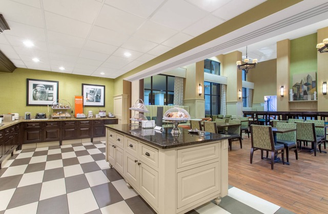 Hampton Inn & Suites Albany Airport