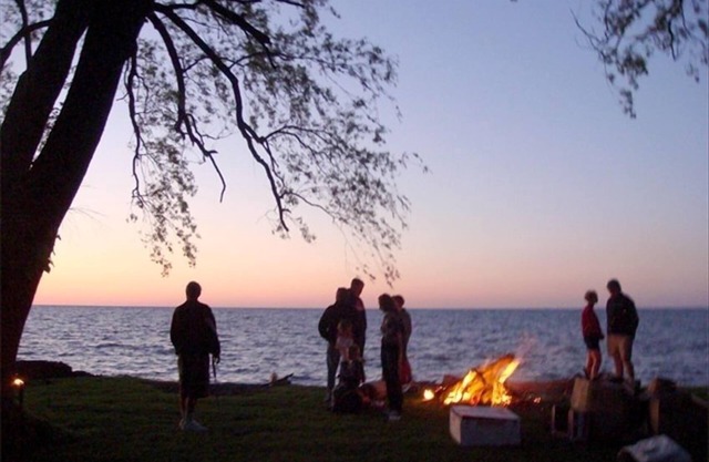 Hamptons North - Serene Cottage on beautiful Lake Ontario