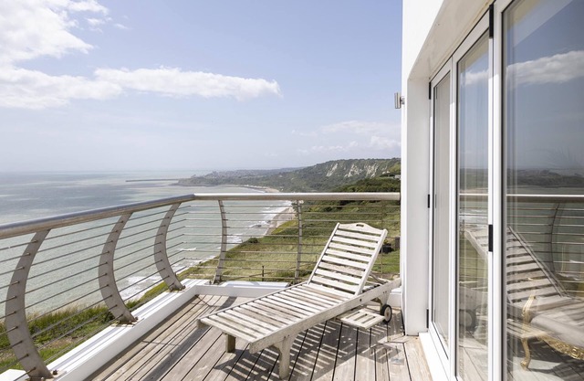 Harbour Heights by Bloom Stays - a holiday let that sleeps 6 guests in 3 bedrooms