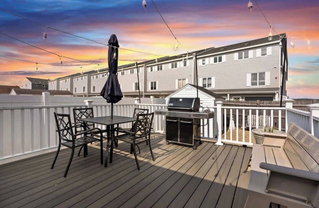 Harris Ave Hideaway | Private Deck | Near Marina